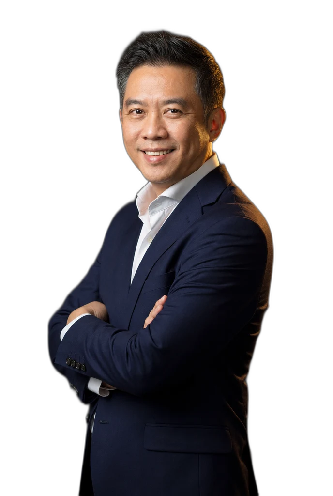 Marcus Lim, corporate leadership trainer, arms crossed and confident
